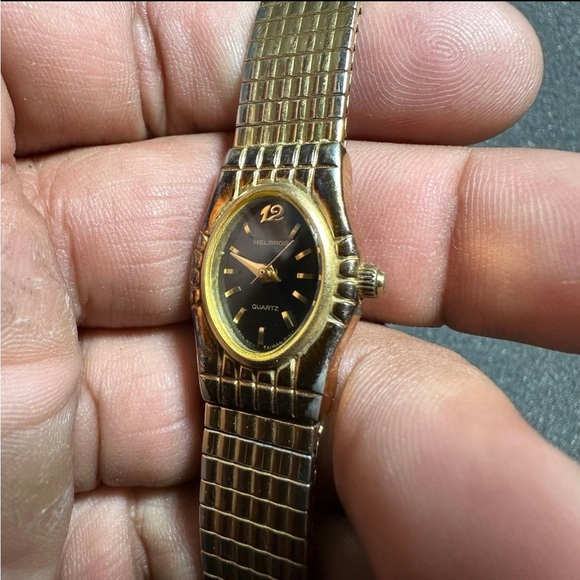 Helbros Ladies Quartz Watch Gold Tone Black Dial Stretch Band Working 26341 - Picture 7 of 11
